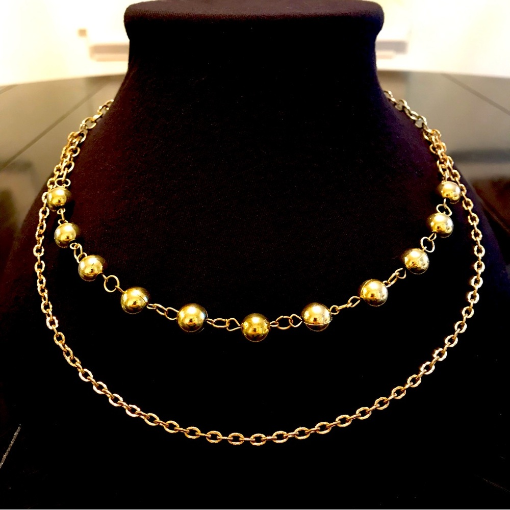 Chain and bead gold color necklace and earrings. Costume jewelry, fair condition